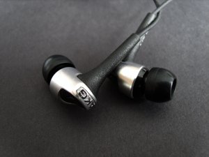 AKG K370