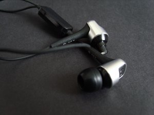 AKG K370