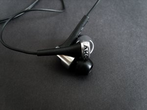 AKG K370