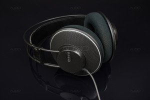 AKG K400