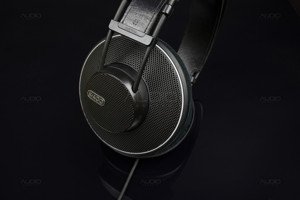 AKG K400