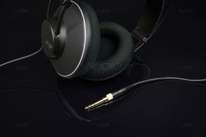 AKG K400