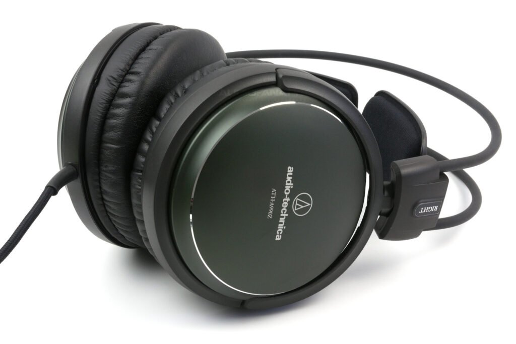 Zbliżenie na słuchawki Audio-Technica ATH-A990Z