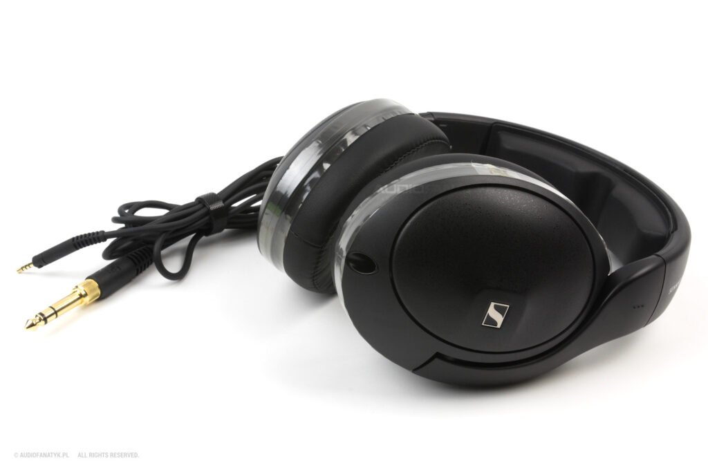 Słuchawki Sennheiser HD 620S wraz z kablem.