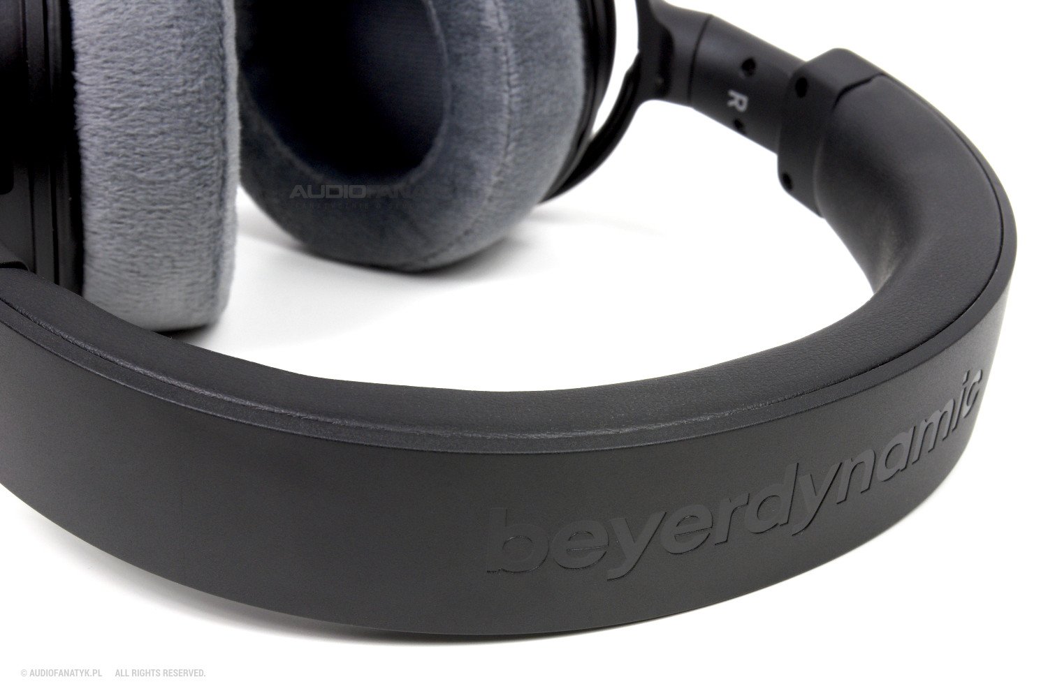 Zbliżenie na plastikowy pałąk w DT270 PRO