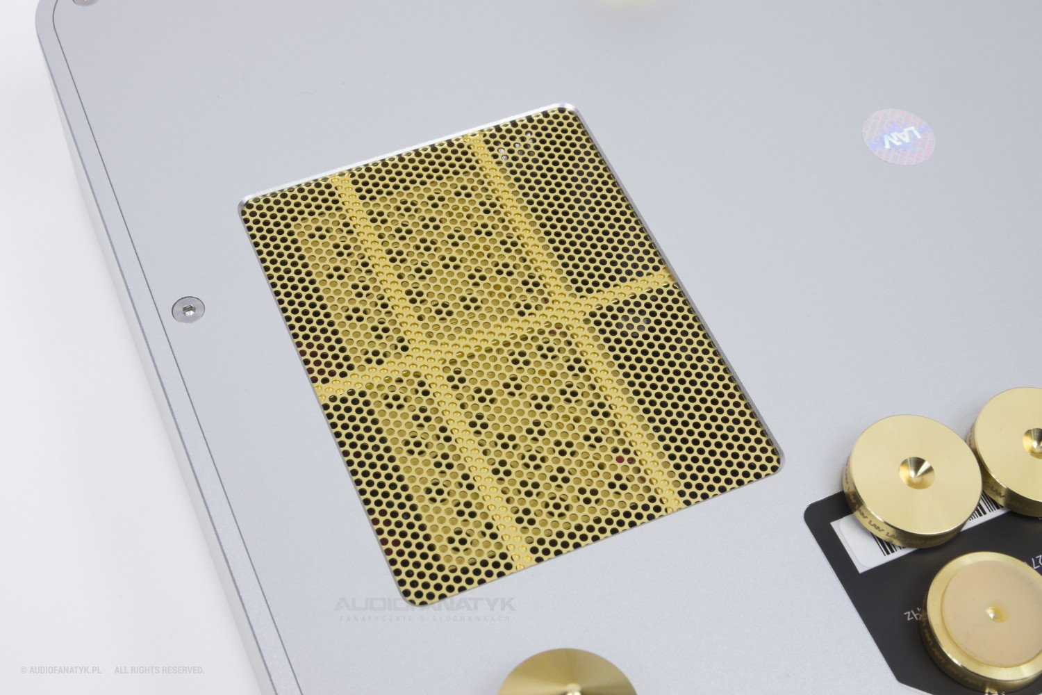 Otwór wentylacyjny widziany od spodu