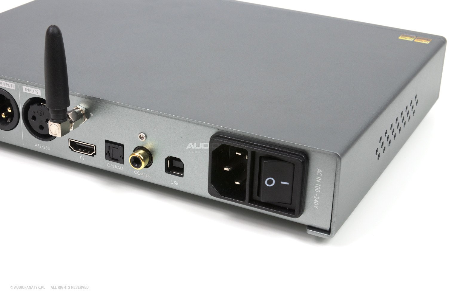 Złącze zasilania wbudowanego zasilacza w Loxjie D40 Pro