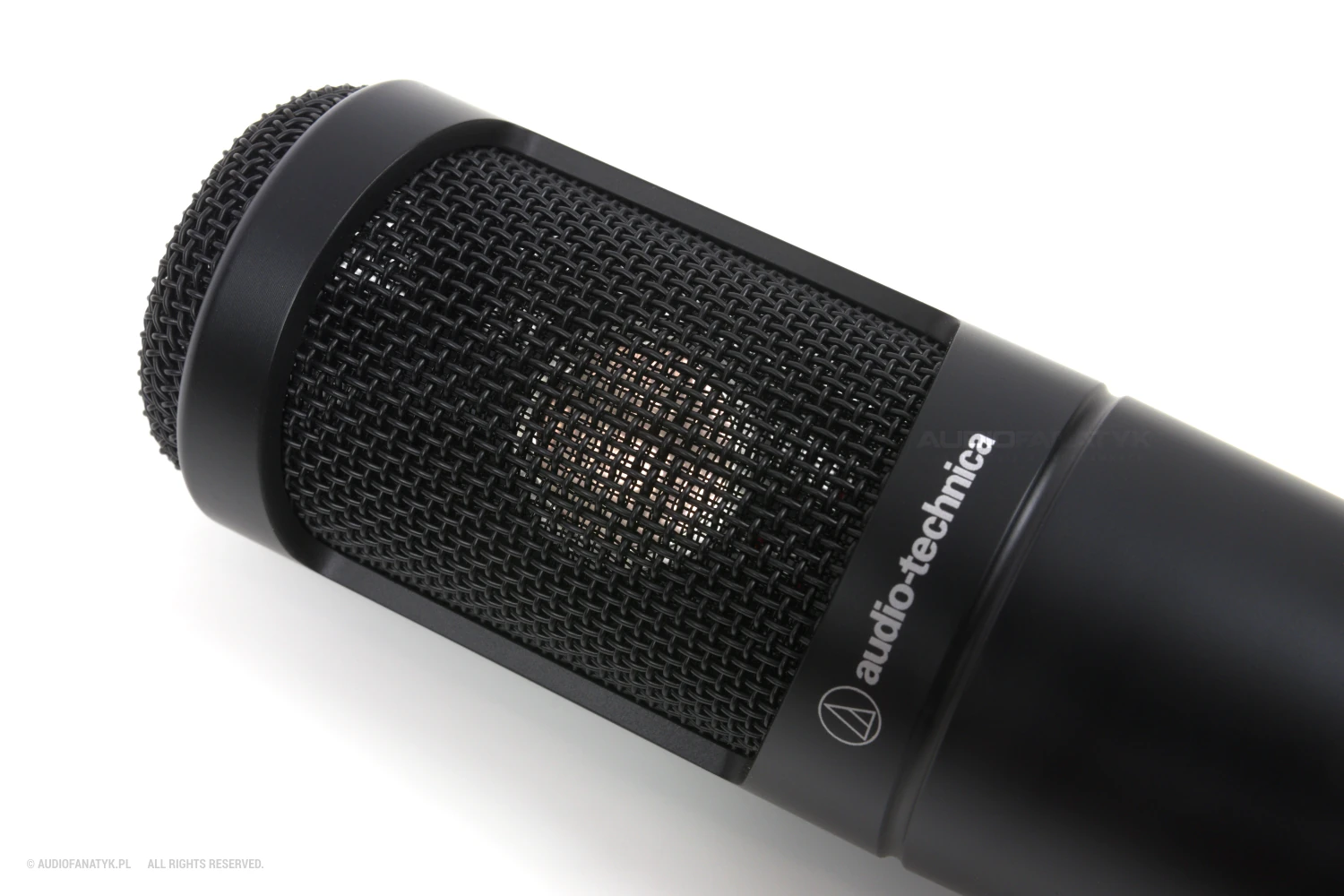 Prześwitująca przez maskownicę kapsuła Audio-Technica AT2035