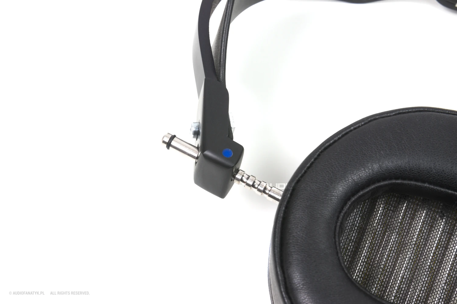 Mechanizm regulacji identyczny jak w Audeze, ale bez blokady obrotu