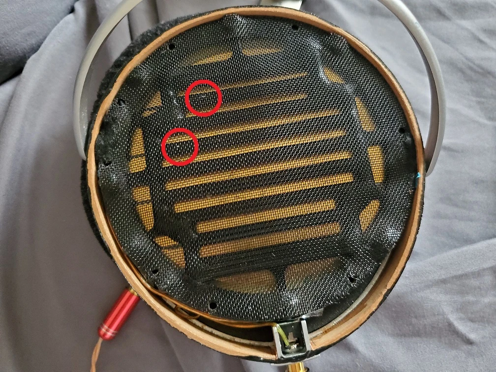 Schodząca farba z magnesów w Hifiman Susvara