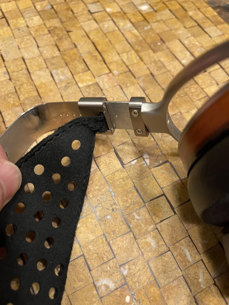 Zerwana opaska znana też z modeli HE1000