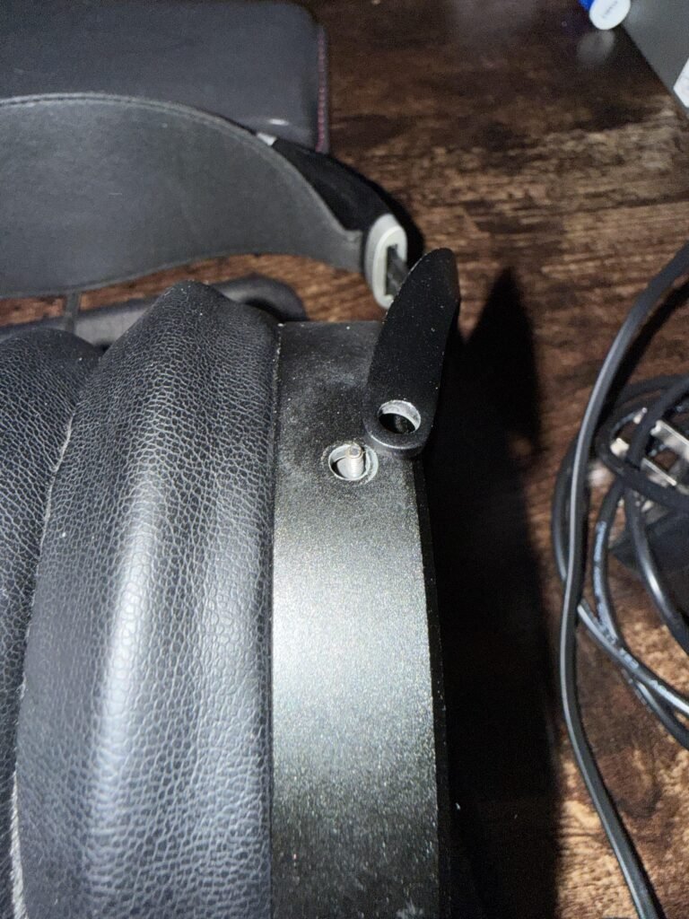 My Hifiman sundara screw broke how can I fix this, the screw seems stuck-lj3i7ubmsifg1