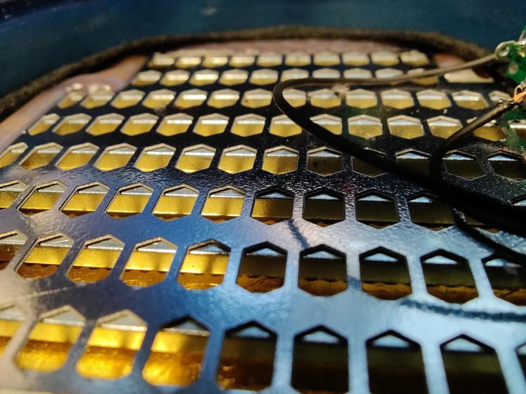 Zablokowana membrana magnetycznie