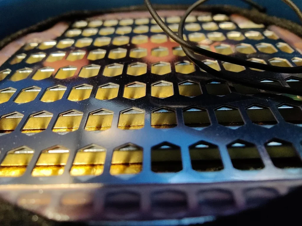 Zablokowana membrana magnetycznie