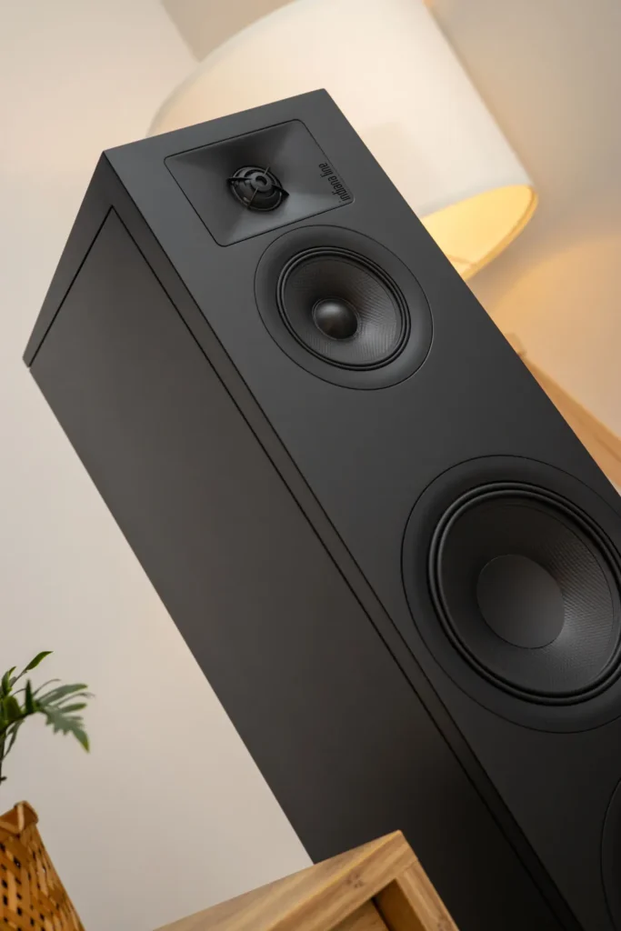 Kolumny Indiana Line Lira 6 z nagrodą iF DESIGN AWARD 2026