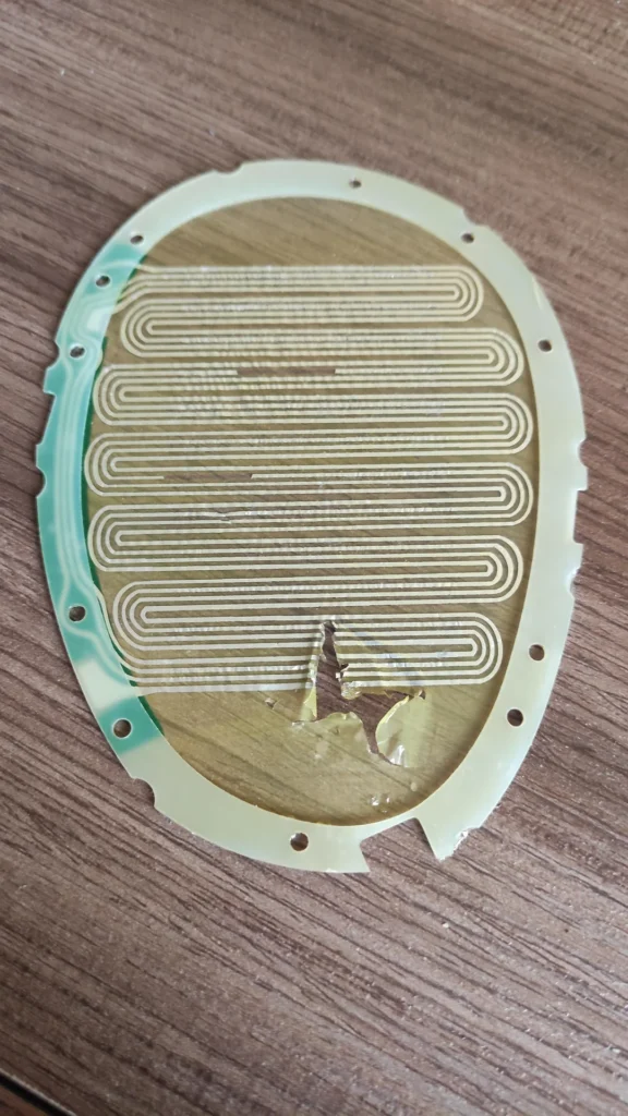 R.I.P my Hifiman Ananda. Decided to die just after the warranty ended. Questionable lifespan for drivers and the build. Here some interesting naked photos.