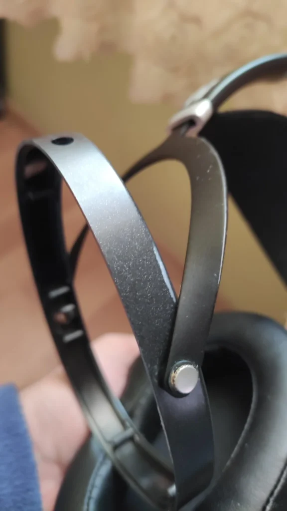 R.I.P my Hifiman Ananda. Decided to die just after the warranty ended. Questionable lifespan for drivers and the build. Here some interesting naked photos.