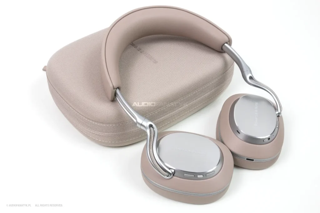 Bowers & Wilkins Px8 S2