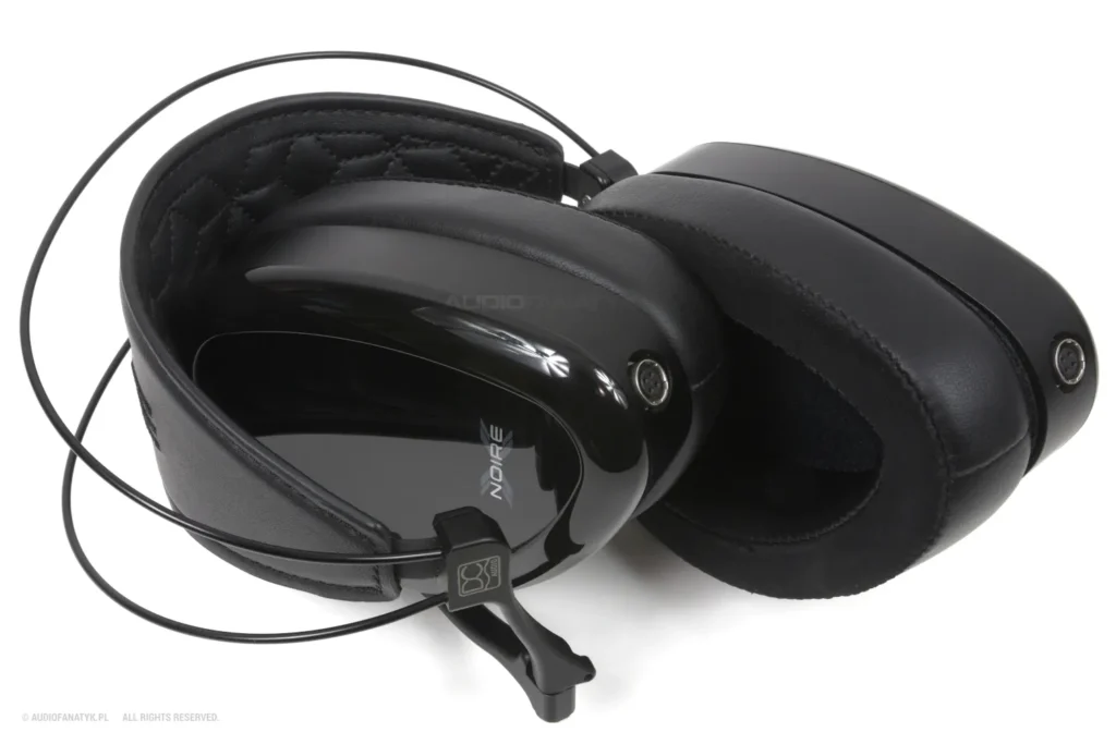 Uszkodzenie materiału na jednym z padów