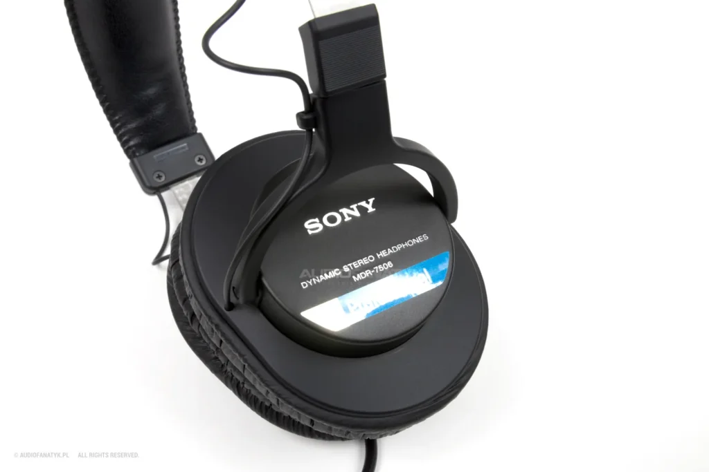 Puszka w Sony MDR-7506