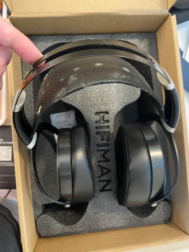 Pleśń na słuchawkach Hifiman