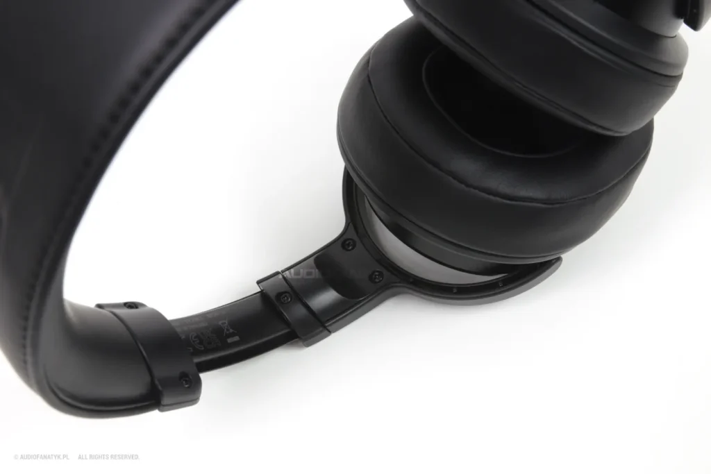 Zbliżenie na mechanizm obrotowy.