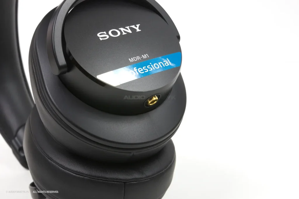 Gniazdo sygnałowe w słuchawkach Sony MDR-M1