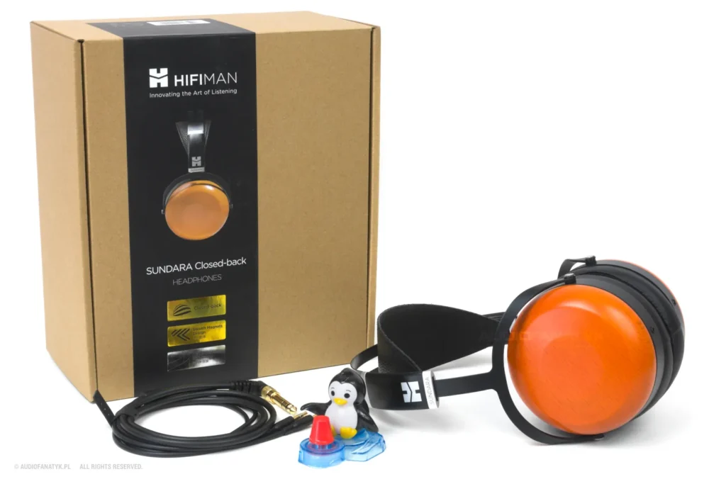 Zdjęcie słuchawek Hifiman Sundara Closed Back wraz z całym wyposażeniem