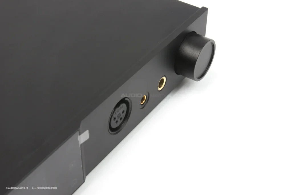 Gniazdo 4,4 mm w A70 Pro jakoś nie musiało być wysuwane poza obudowę